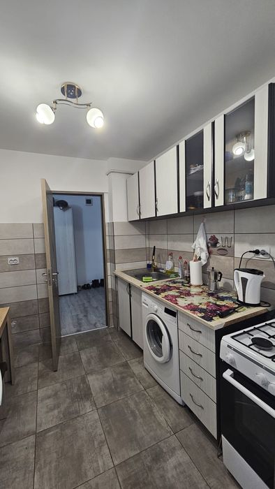 ÎNCHIRIEZ camera de apartament