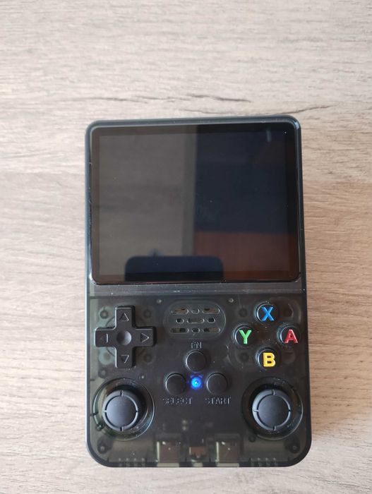 Игрова конзола R36s с ArkOS и 64GB карта