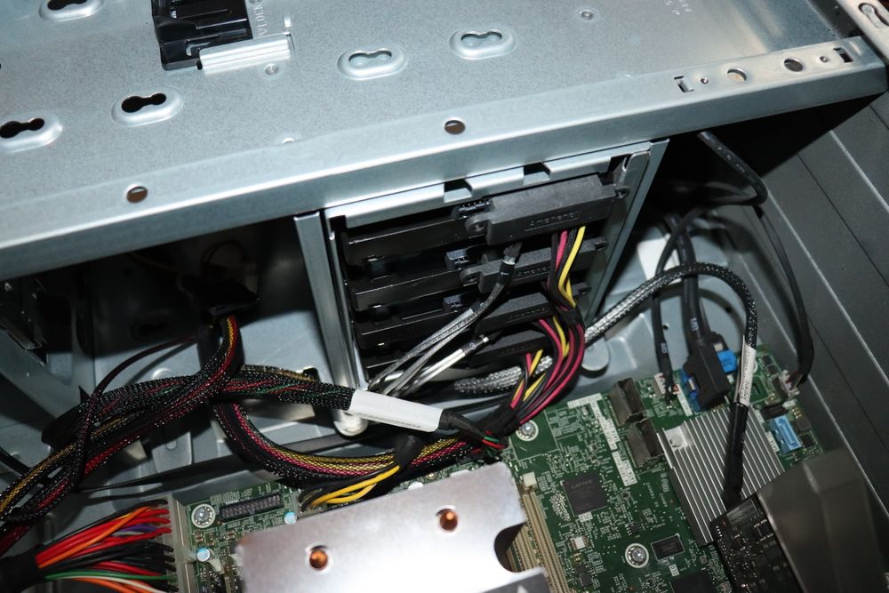Server Tower HPE ML110 G10 14 Cores Gold 5120 64Gb 2400MHz 8Tb SAS E208i-a SR G10 + Licenta HPE Windows Server 2019(1-2CPU) Permanenta