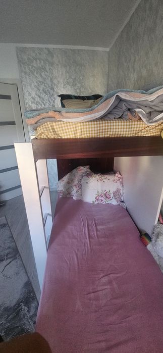 Pat supraetajat cu spațiu de depozitare