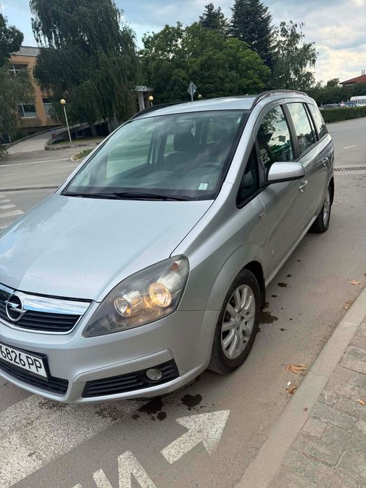 Продавам Opel Zafira