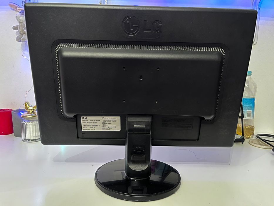 Монитор LG Flatron W2242S