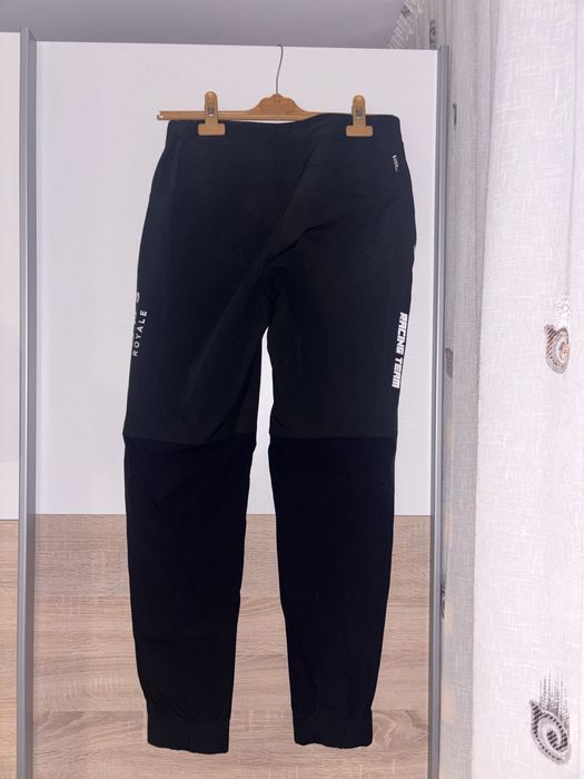 Vand Pantaloni Mons Royale x NhVelo
