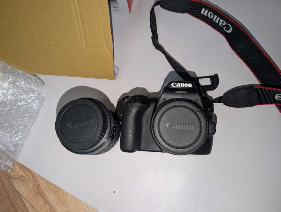 Фотоаппарат Canon EOS 250D