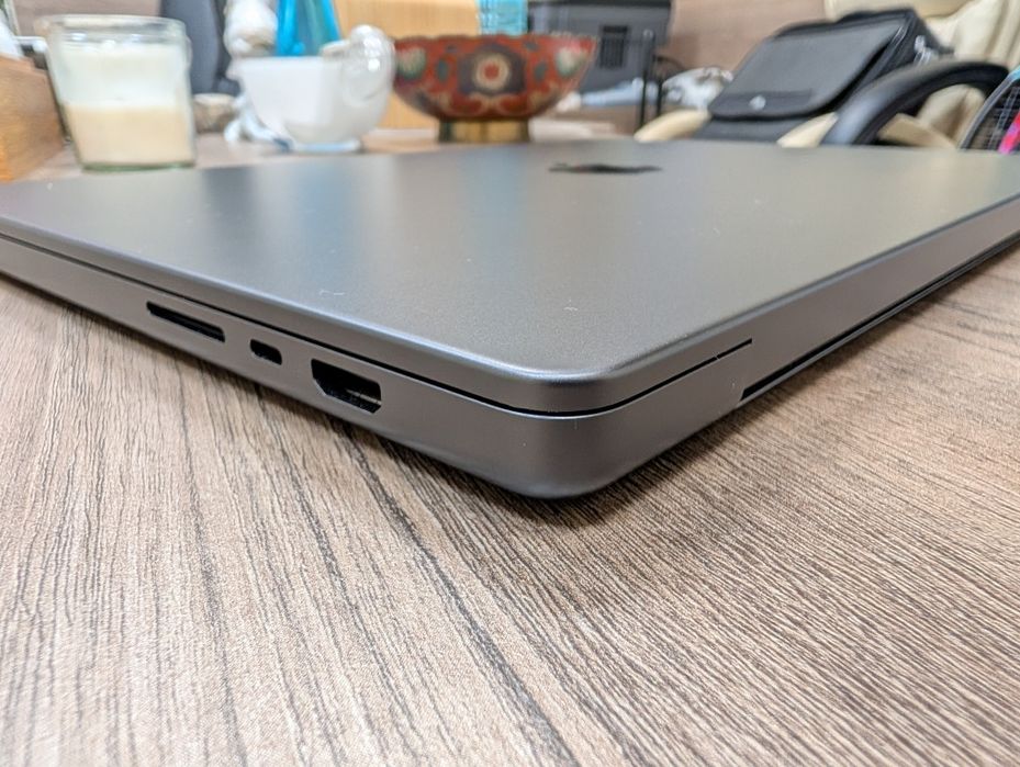 MacBook Pro M3 16 инча 18GB 2023 като нов. Батерия 99%