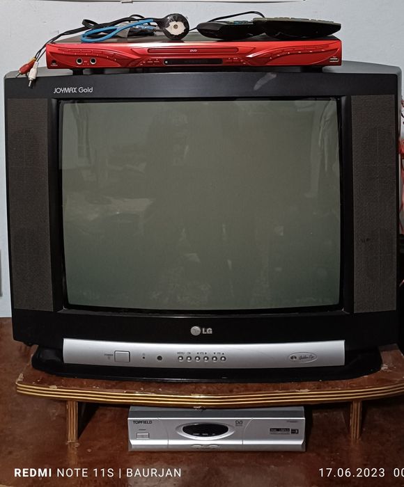 Телевизор отличный