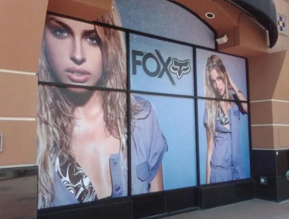 Window graphics - autocolant perforat - pentru spatii comerciale!