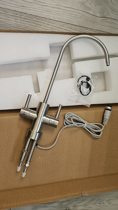 Смесител за филтрирана вода с две кранчета