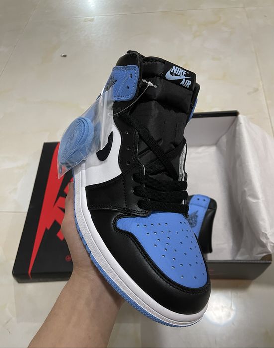 Air Jordan 1 Retro High “UNC Toe”
