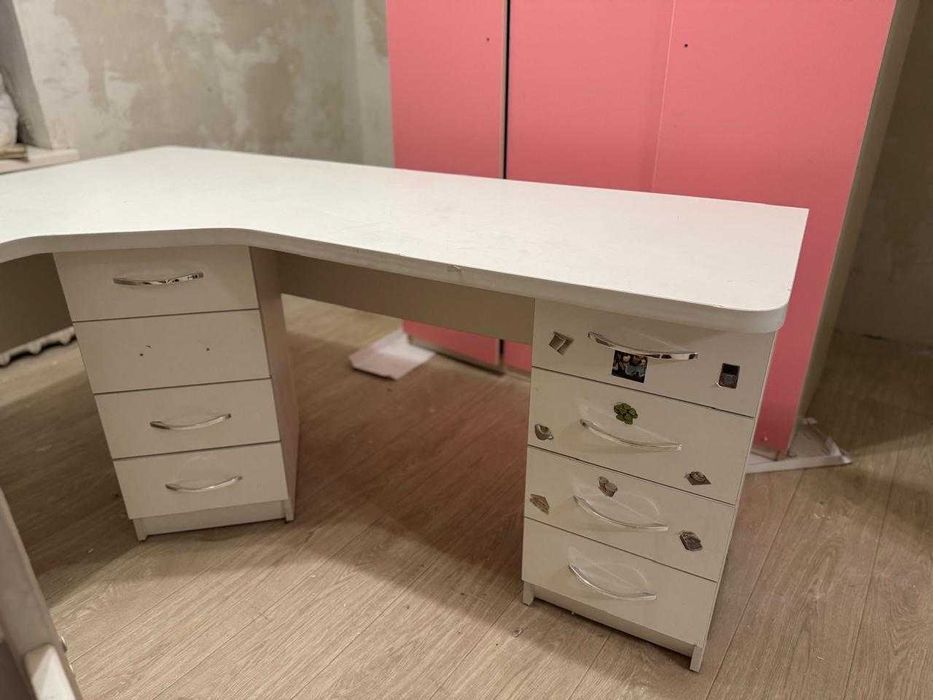 Продам стол письменный угловой