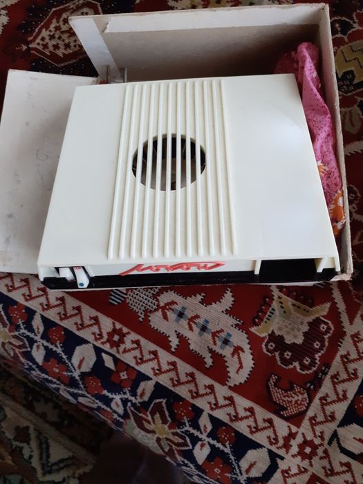 Bigudiuri electrice și uscător cu casca