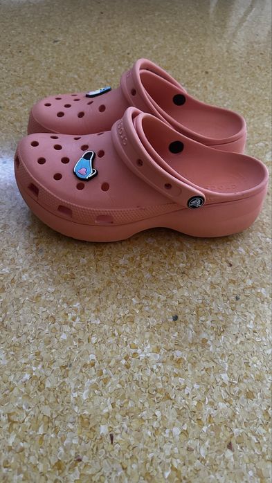 Crocs sabot clasic cu platforma papaya