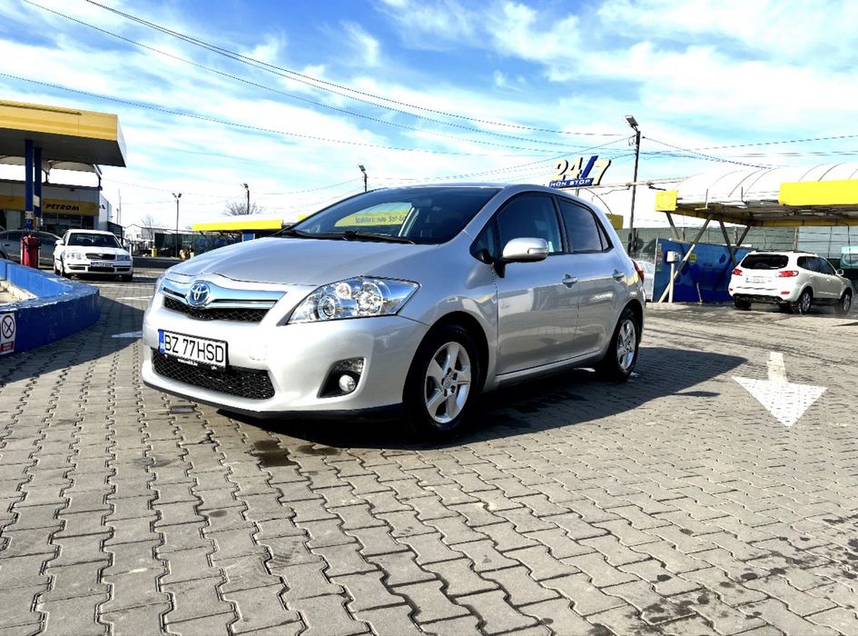 Vând Toyota Auris hibrid - 80000 km