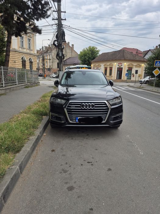 Vând Audi q7 etron