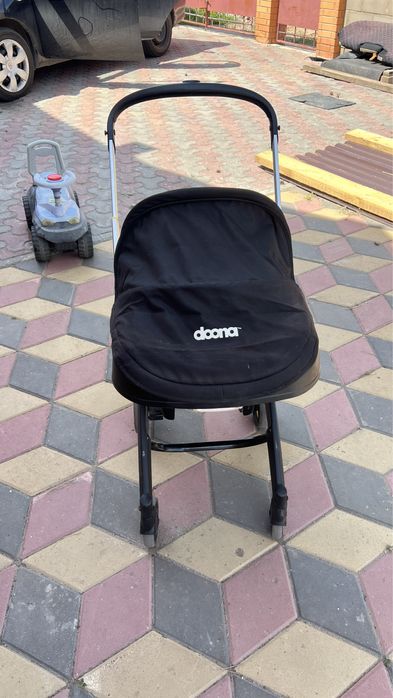Продам автокресло Doona