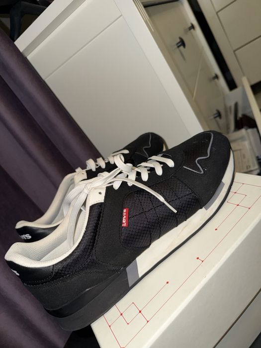 Adidasi levis noi