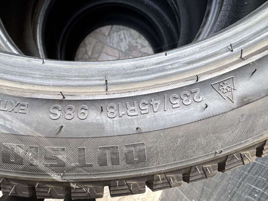 235/45/18 продам хороший комплект  HILO