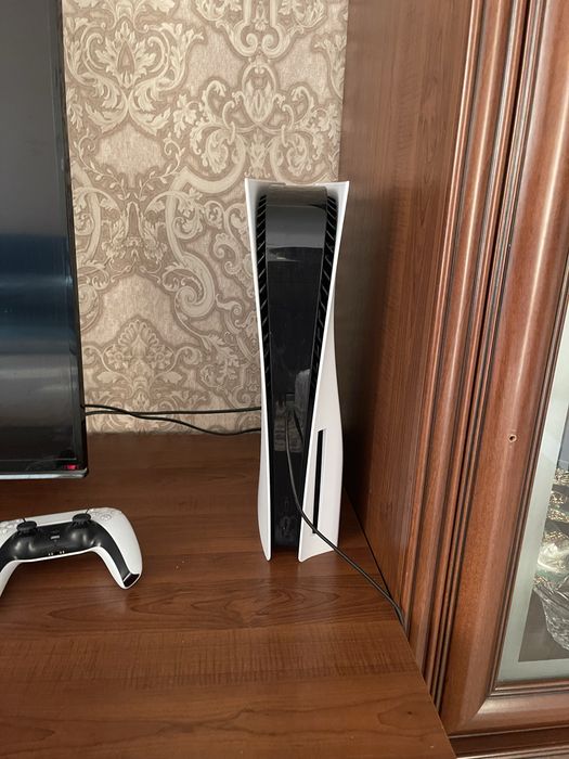 Playstation 5 с двумя джойстиками