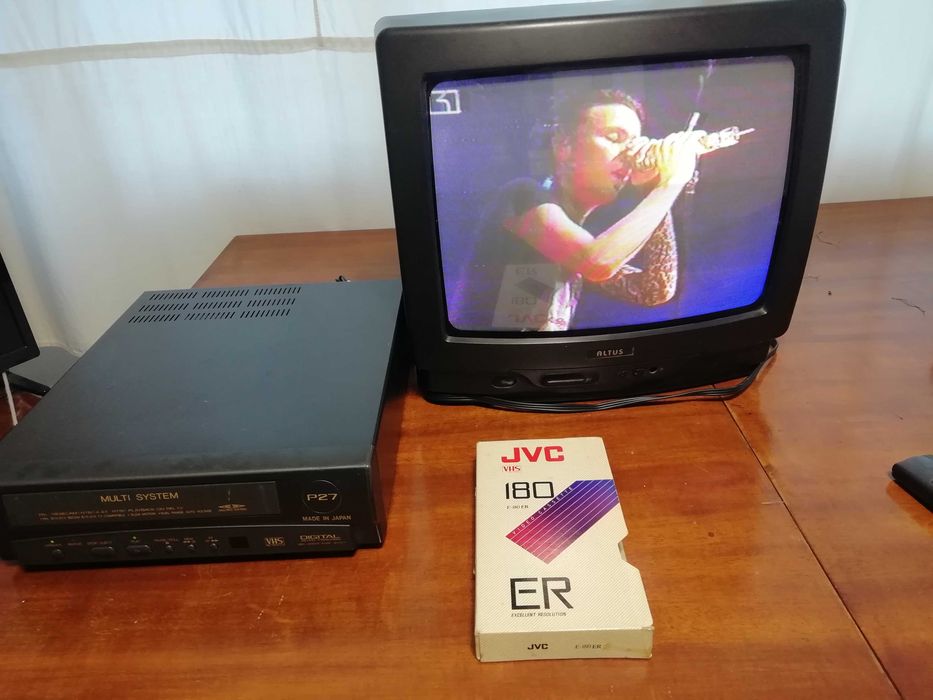 телевизор Altus , работещ