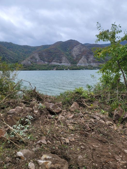 Vand teren intravilan pe malul Dunarii zona Svinita Berzasca , Clisura