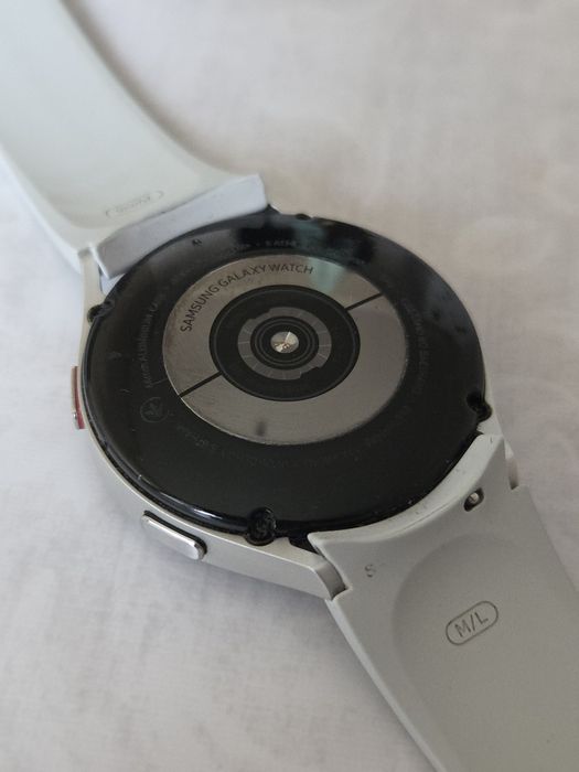 Продаю Galaxy watch 4 44mm Silver