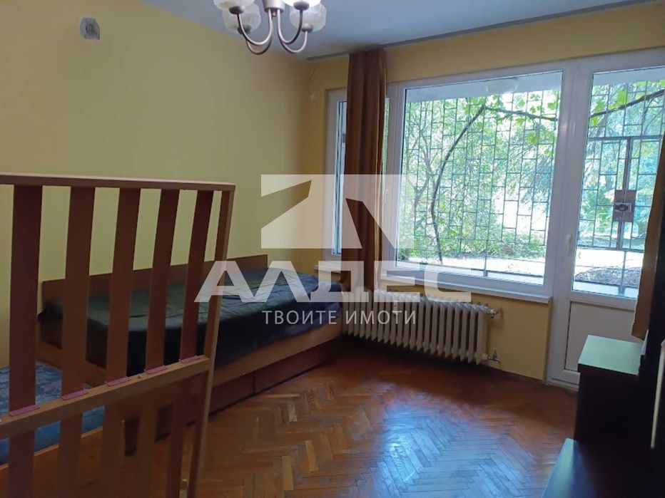 Продава се непреходен двустаен ап. в кв. Изток!