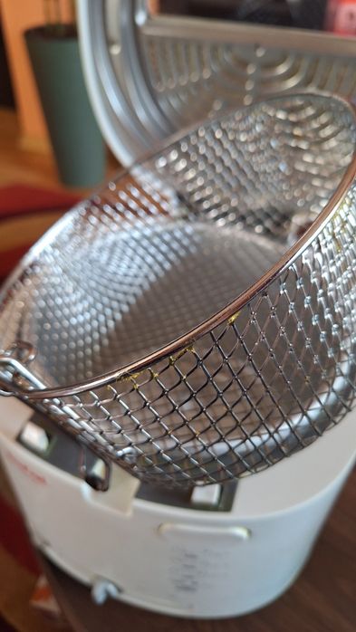Фритюрник Tefal.