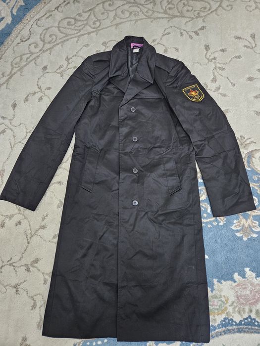 Продам военный плащ и костюм.