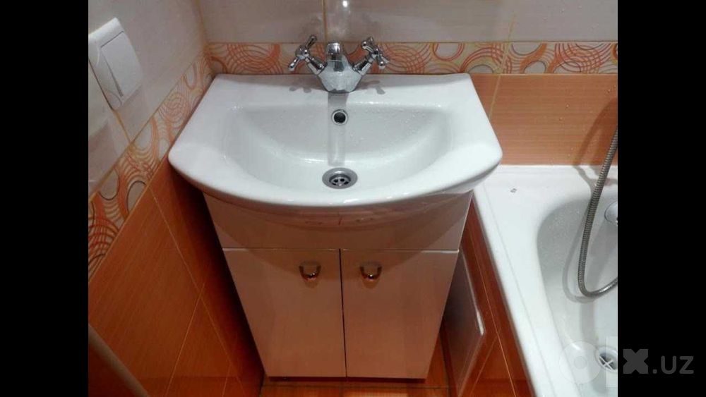 Установка раковины в ванной.