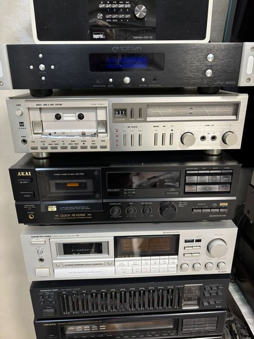 Vînd  aparatura audio