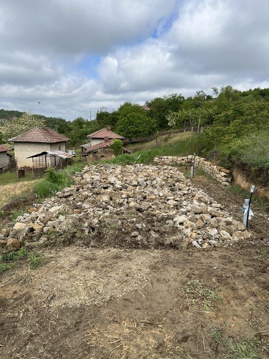 Празно дворно място