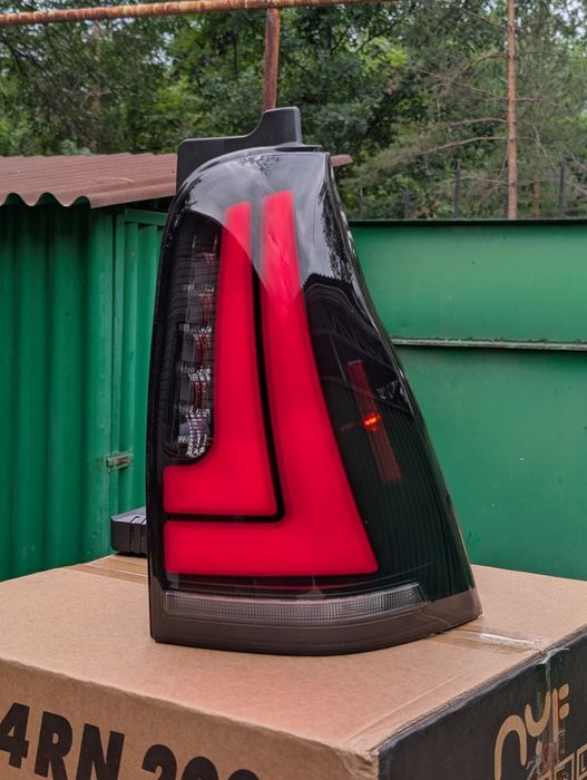 Полностью диодные фонари на Toyota 4runner 215