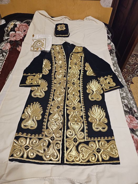 Продается новый чапан золотой