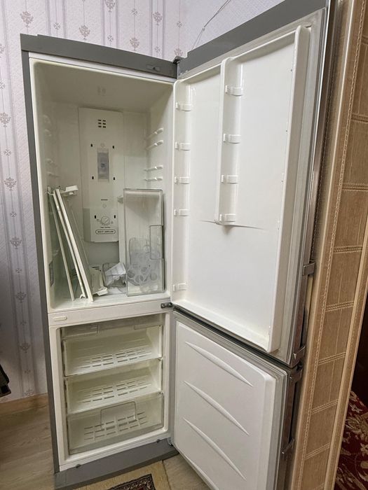 Холодильник lg. Мұз қатырмайды