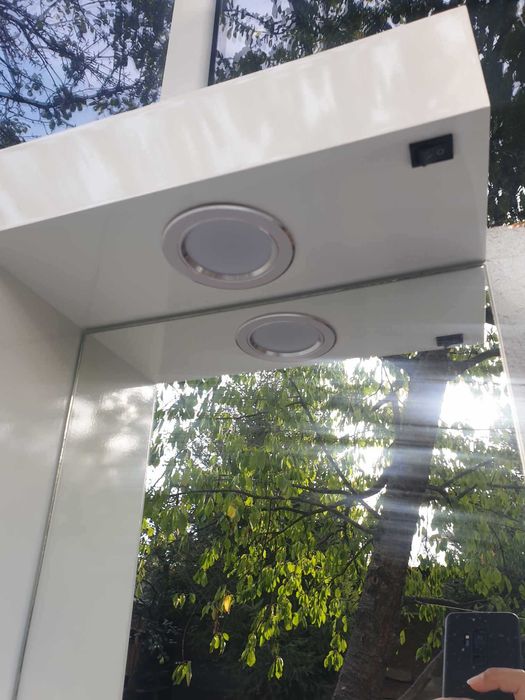 Шкаф с огледало и LED осветление за баня