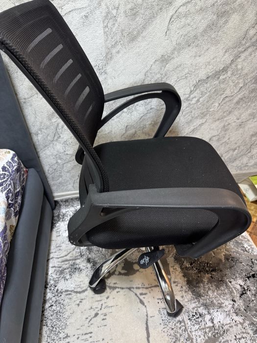 Продается кресло офисное