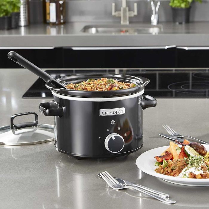 Бавноготвеща готварска печка Crock-Pot | Подвижна, керамична купа | 2,4 л (1-2 души | Енергийно ефективна | Черна [CSC046] [Енергиен клас A]