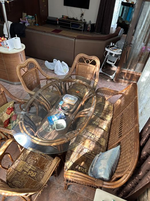 Продам комплект стол и стулья