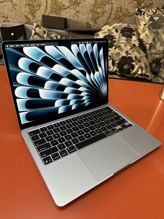 Macbook Air 13, M4 16/256. SkyBlue