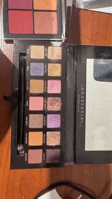 Люксовые тени - продам!