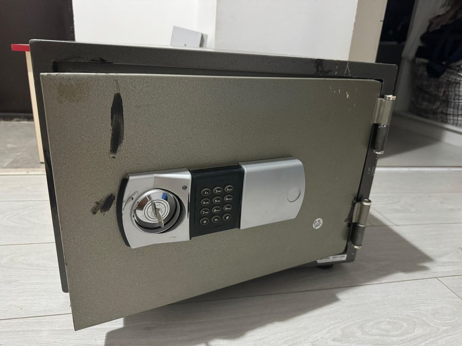 Сейф отличном состояние