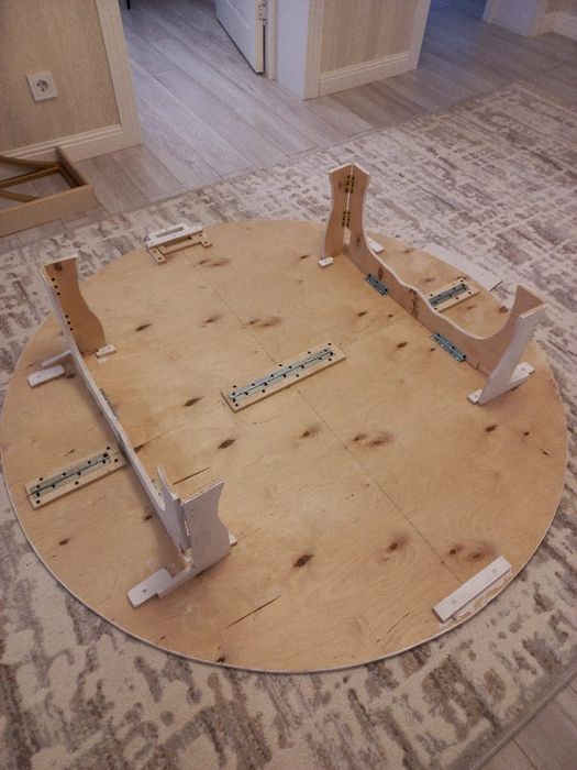 Столы круглые и прямоугольные