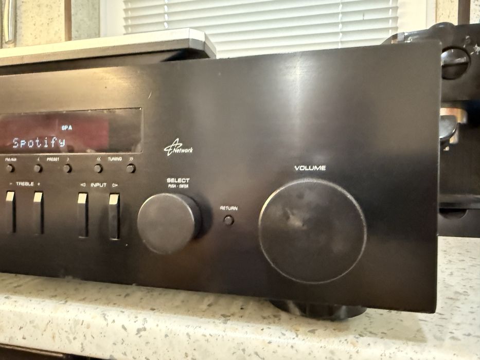 Yamaha R-N301 меежов ресивър