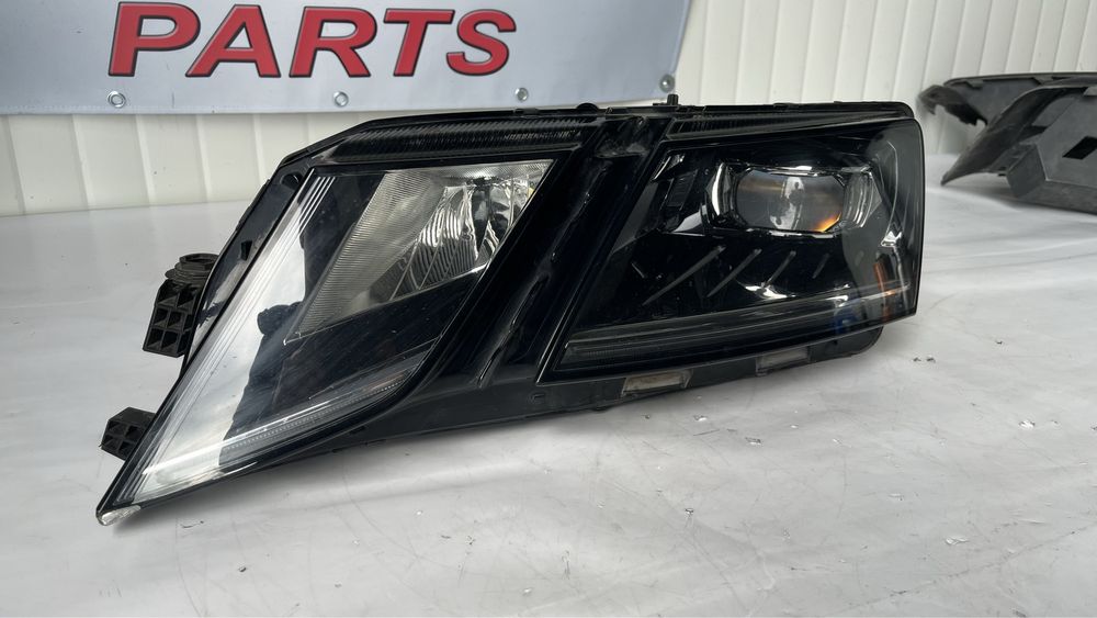 4 броя десен и 2 брой ляв фар Skoda Octavia 3 Facelift 2017-