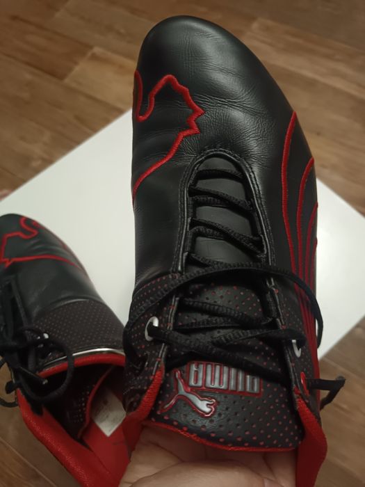 Продам бутсы-кроссовки  Ferrari