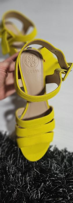 Vand sandale Guess