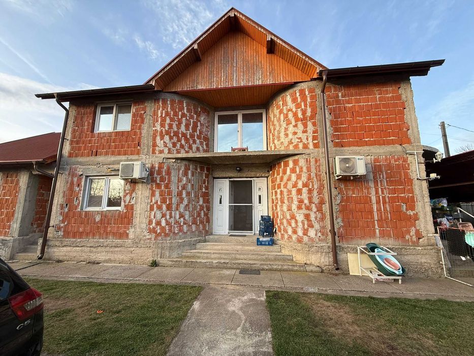 De vânzare casa + afacere activă (magazin alimentar) în Iojib, SM