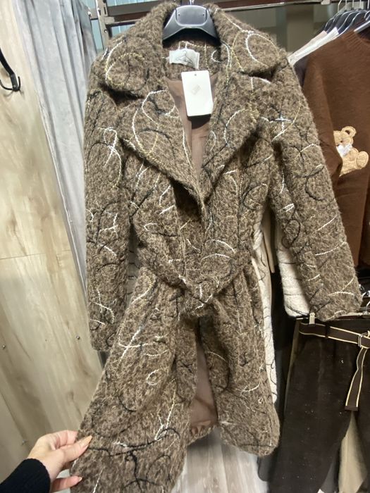 Продавам чисто нови якета