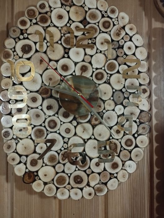 Продам фигуры оленей,часы