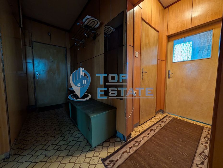 Тристаен тухлен апартамент в центъра на град Стражица